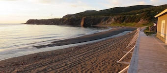 Sunset Escape! 3-bedroom bungalow near the Ocean with AC and WIFI.