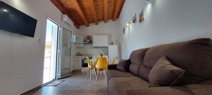 Living area - The Knight Apartment (Capaci)