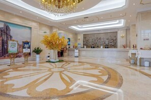 Lobby - Vienna International Hotel (Guangzhou Xintang High Speed Railway Station Cowboy City Branch) (Guangzhou)