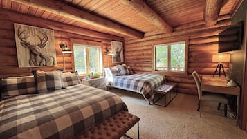 3 bedrooms, desk, iron/ironing board, free WiFi