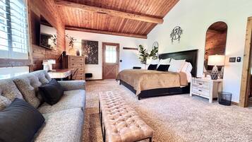 3 bedrooms, desk, iron/ironing board, free WiFi