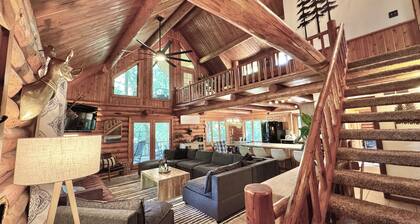 Gorgeous XL Log Cabin in Bloomington, IL! 2 Game Rooms + Hot Tub & Sauna!