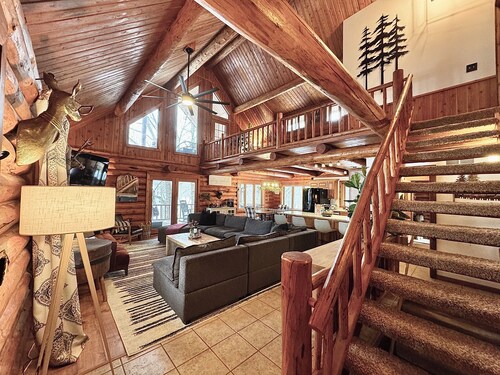 Gorgeous XL Log Cabin in Bloomington, IL! 2 Game Rooms + Hot Tub & Sauna!