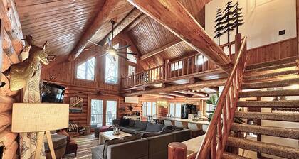 Gorgeous XL Log Cabin in Bloomington, IL! 2 Game Rooms + Hot Tub & Sauna!