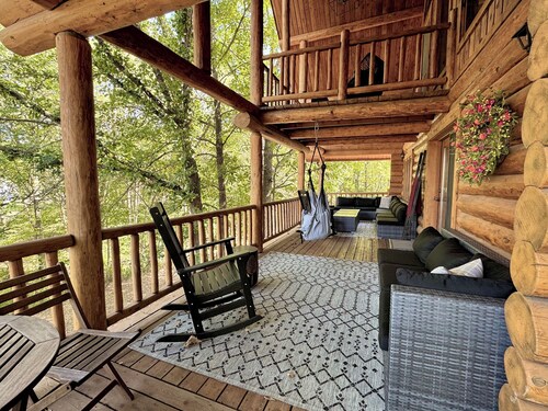 Gorgeous XL Log Cabin in Bloomington, IL! 2 Game Rooms + Hot Tub & Sauna!
