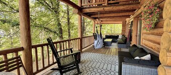 Gorgeous XL Log Cabin in Bloomington, IL! 2 Game Rooms + Hot Tub & Sauna!