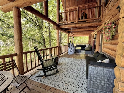 Gorgeous XL Log Cabin in Bloomington, IL! 2 Game Rooms + Hot Tub & Sauna!