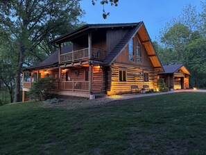 Exterior - Serene Private Luxury Escape w/Beautiful Porches, Spa Patio & Fun Game Rooms (Bloomington)