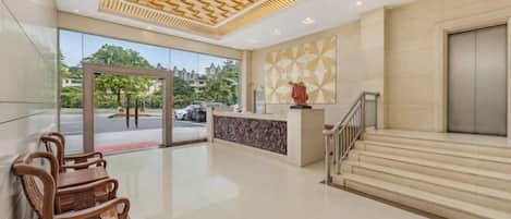 المنشأة من الداخل