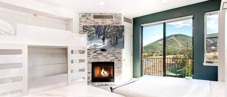 Iron/ironing board, travel cot, free WiFi, bed sheets