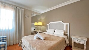 Căn hộ trung tâm thành phố | 2 phòng ngủ, màn/rèm cản sáng, bàn ủi/dụng cụ ủi quần áo 