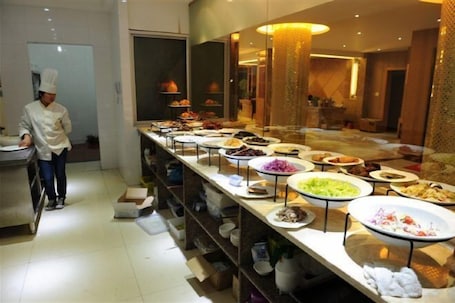 Restaurant. Wangyanlou Hotel