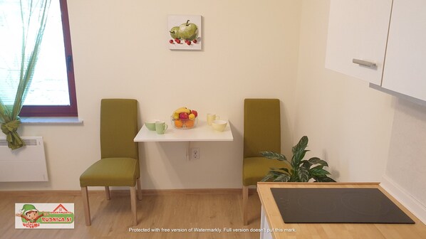 Dining - STUDIO Lilija, 2 osebi - GARSONJERA (Radovljica)