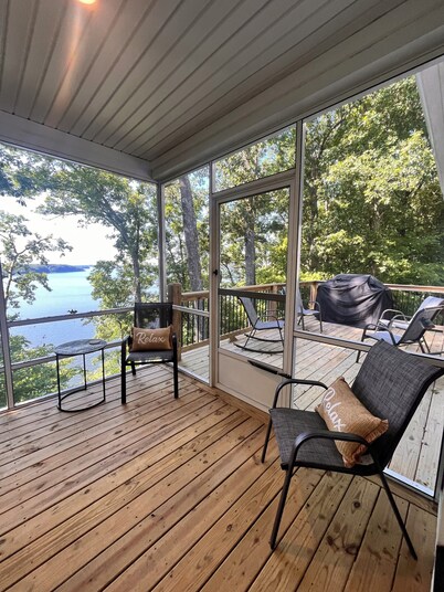 Lakeside Oasis at Bailey’s Point with SPECTACULAR Views of Barren River Lake! 