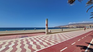 Beach nearby, beach towels - Salt and Sea. Exclusive! Apartment 20 meters from Almeria's El Zapillo beach. (Almería)