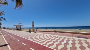 Beach nearby, beach towels - Salt and Sea. Exclusive! Apartment 20 meters from Almeria's El Zapillo beach. (Almería)