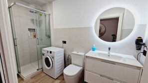 Shower, hair dryer, bidet, towels - Salt and Sea. Exclusive! Apartment 20 meters from Almeria's El Zapillo beach. (Almería)