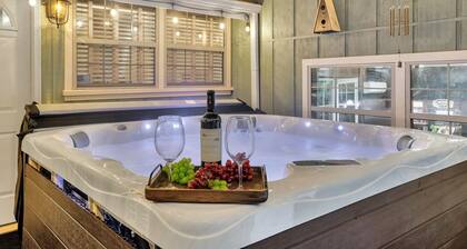 Arts District★Theatre★Arcade★Hot Tub★5 min to Downtown