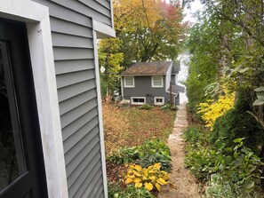 Property grounds - Cozy studio on Conesus Lake with WiFi and AC in wonderful Livonia (Livonia)