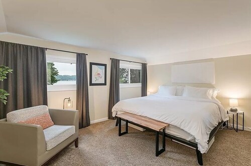 Cozy studio on Conesus Lake with WiFi and AC in wonderful Livonia