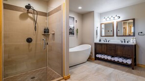 Shower, hair dryer, towels - Soak in Panoramic Views • Wapiti Cabin, Dogs OK (Cody)