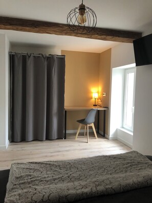 2 chambres, fer et planche à repasser, lit parapluie, accès Internet