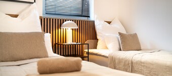 Accessible Luxury Oasis - SnapLiving Apartments - LUXURY & Comfort