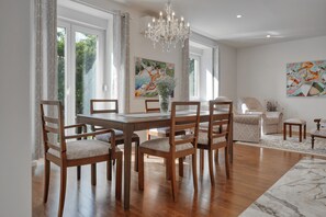 Dining room - Apartment de Artiste Zagreb (Zagreb)