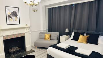 4 bedrooms, iron/ironing board, WiFi, bed sheets