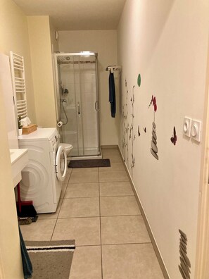 Handtücher, Seife, Toilettenpapier