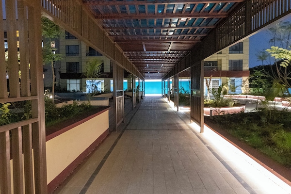 Deluxe Apartment, 1 King Bed, Kitchen, City View | Terrace/patio