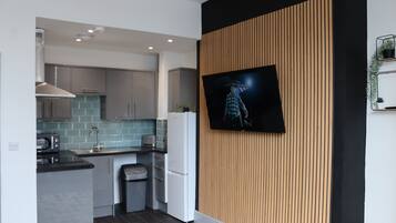 KylskÄp, mikrovÄgsugn, ugn och spishÀll