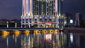 المنشأة من الخارج