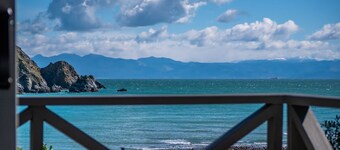 Enjoy this gorgeous cottage in island paradise with stunning ocean views