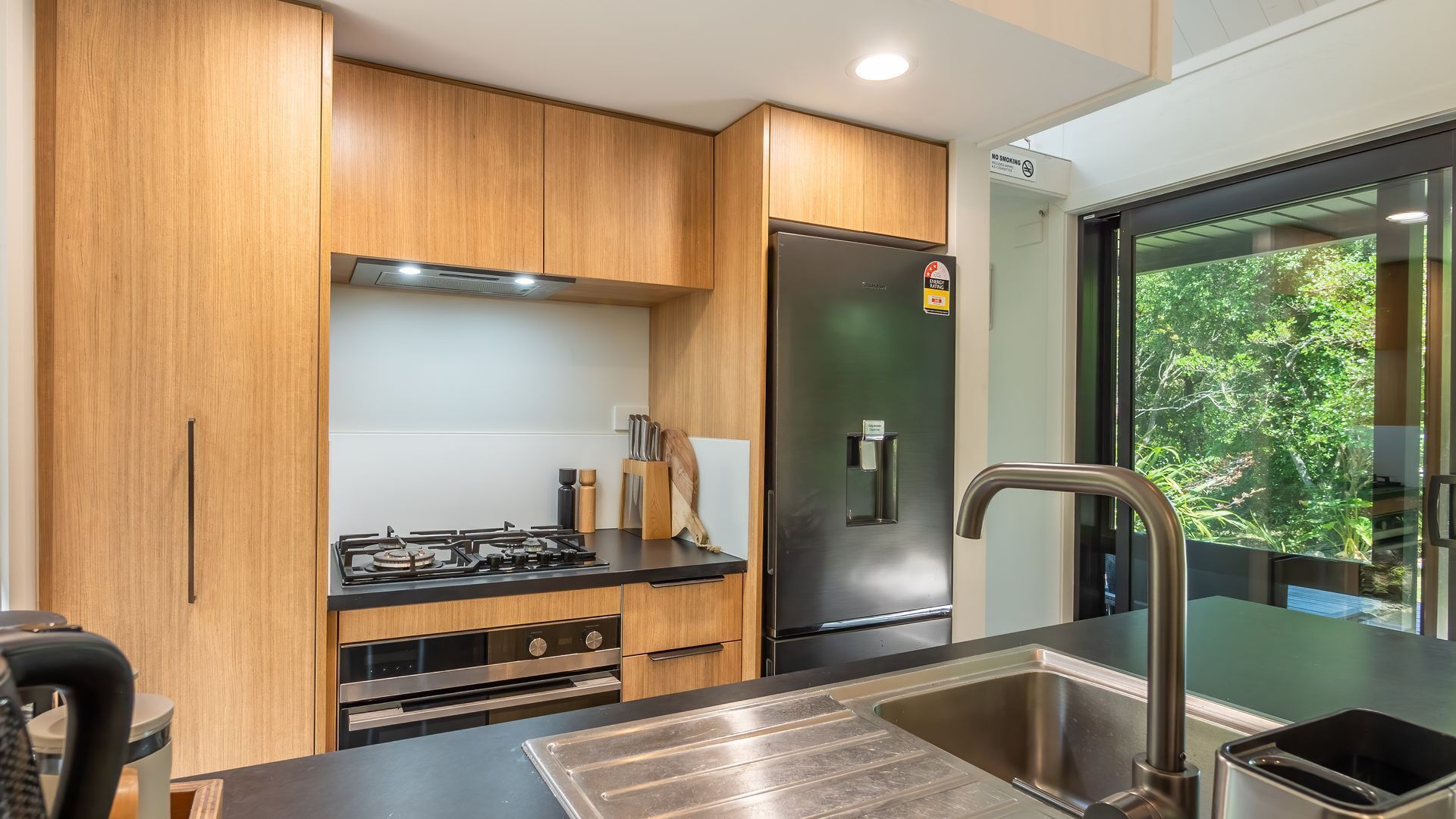 Coffee/tea maker, fridge, dishwasher, electric kettle