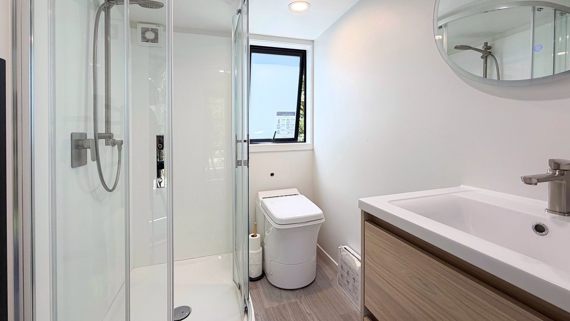 Regadera y secadora de cabello 