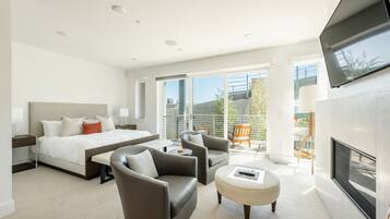 3 bedrooms, iron/ironing board, travel crib, WiFi