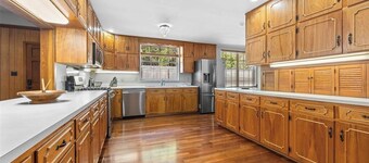 Directly Across from Exactech Arena University Ave - 5 br/3.5 bath with HOT TUB