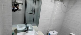 Zihao Hotel (Hunchun Yifen)