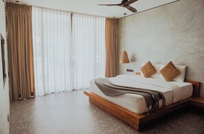 Deluxe Double Room, Pool View | Meja, ruang kerja komputer riba, kalis bunyi, Wi-fi percuma 