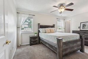 4 bedrooms, desk, iron/ironing board, free WiFi