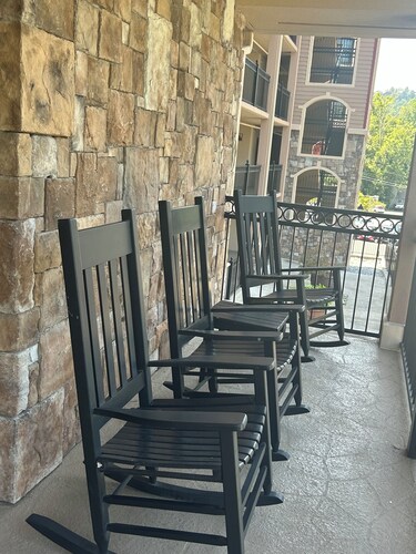 Cozy 2-bedroom condo located right on the Roaring Fork Creek