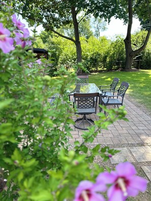 Outdoor dining - Chic Oasis/Game Room/Near Base/5 Bedroom (Waukegan)