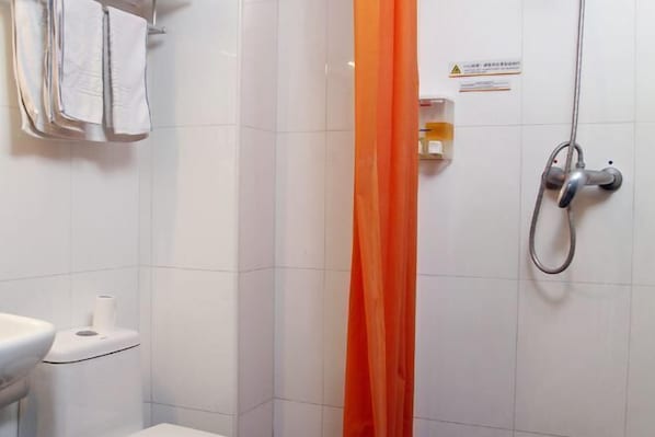 Bathroom - Super 8 Hotel (Beijing New Country Exhibition Beijing Capital International Airport Houshayu store) (Beijing)