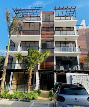 Exterior - Beach front 3-bedroom apartment in enchanting Puerto Plata with WiFi, AC (Puerto Plata)