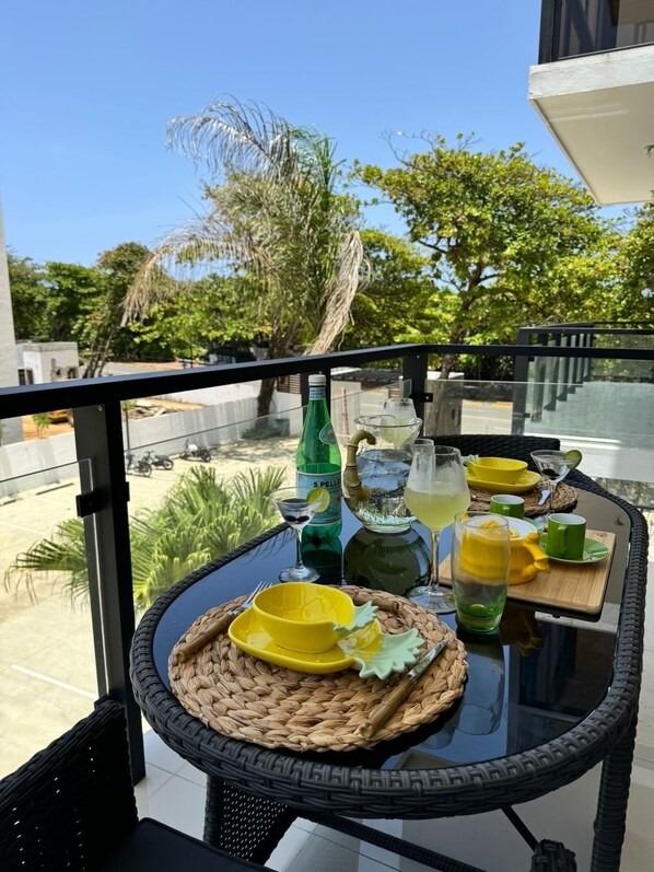 Outdoor dining - Beach front 3-bedroom apartment in enchanting Puerto Plata with WiFi, AC (Puerto Plata)