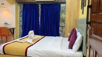 Deluxe tweepersoonskamer, balkon, uitzicht op strand | Uitzicht op de stad