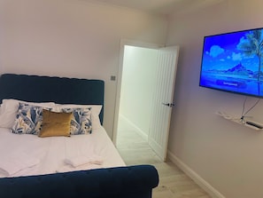 1 slaapkamer, een strijkplank/strijkijzer, wifi, beddengoed