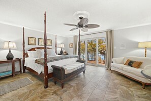 5 Schlafzimmer, Schreibtisch, Bügeleisen/Bügelbrett, Reisekinderbett