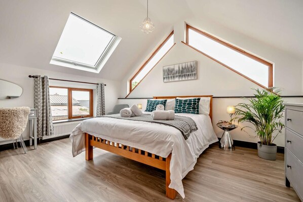 3 bedrooms, iron/ironing board, travel cot, free WiFi